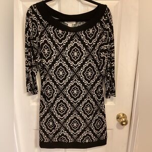 White House Black Market Black and White Geometric Print Tunic